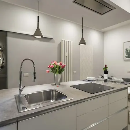 Contemporary Loft - Station Apartment *